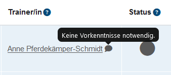 Auschnitts Terminplaner: In der Spalte "Trainerin" ist ein ein Tooltip-Symbol in Form einer Sprechblase hinter dem Namen sichtbar, das beim Überfahren mit der Maus den Hinweis 'Keine Vorkenntnisse notwendig.' anzeigt.   
